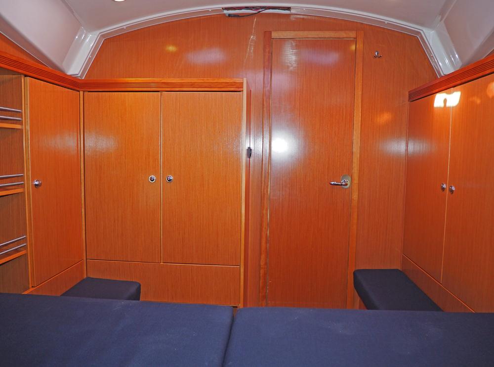 Cabin en avant, H&eacute;bergements